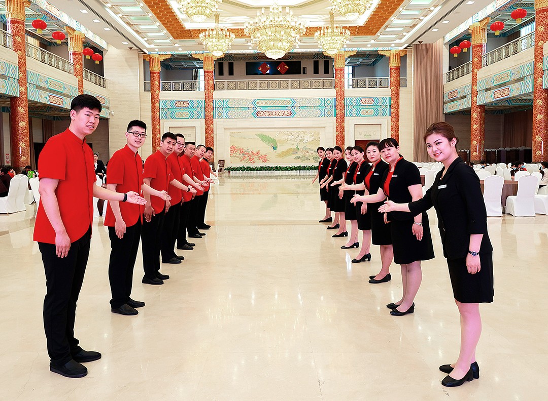 前厅手势礼仪2.jpg